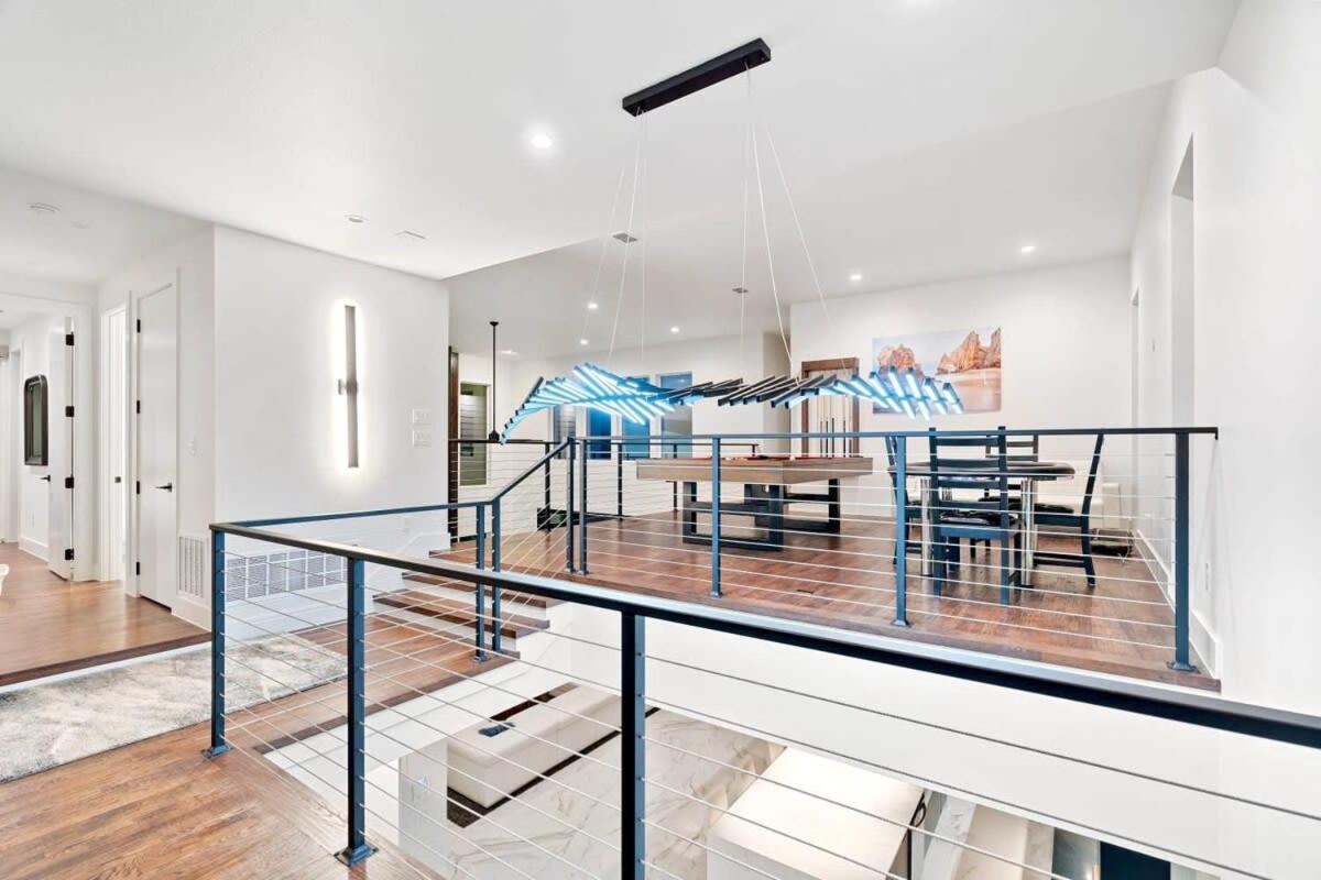 Newly Built 4Br Home In Uptown Dallas - Private Pool, Hot Tub, Gym & Games Room! Luaran gambar